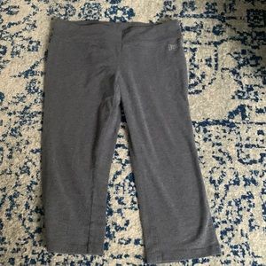 EVERLAST grey capri yoga pant S/M